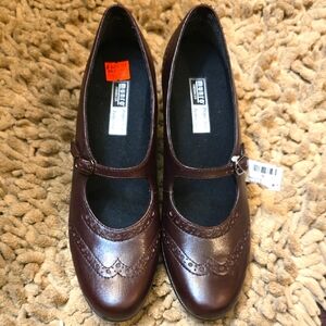 New Munro Women's Size 7 1/2 SS 4A Brown Mary Jane Adjustable Strap Shoe‎